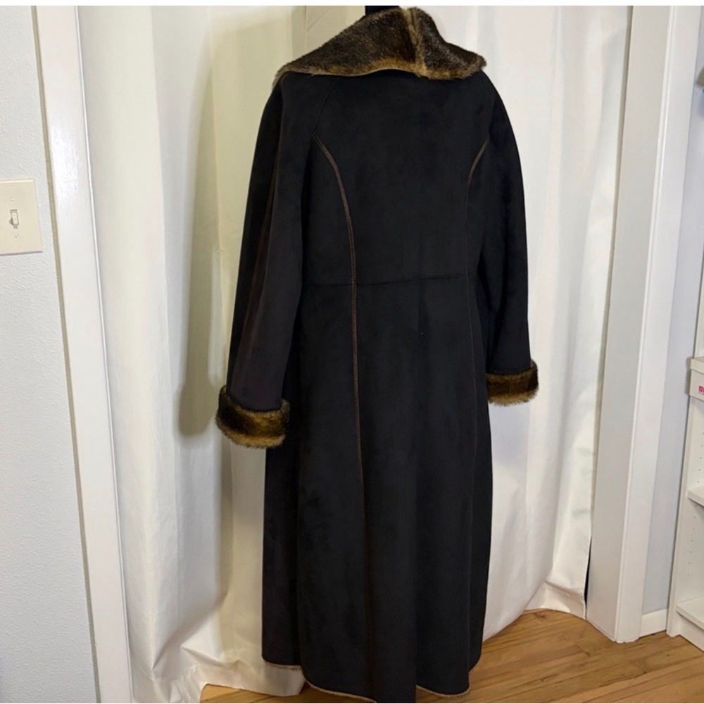 Long Black Coat with Brown Fur Trim - Picture 5 of 8